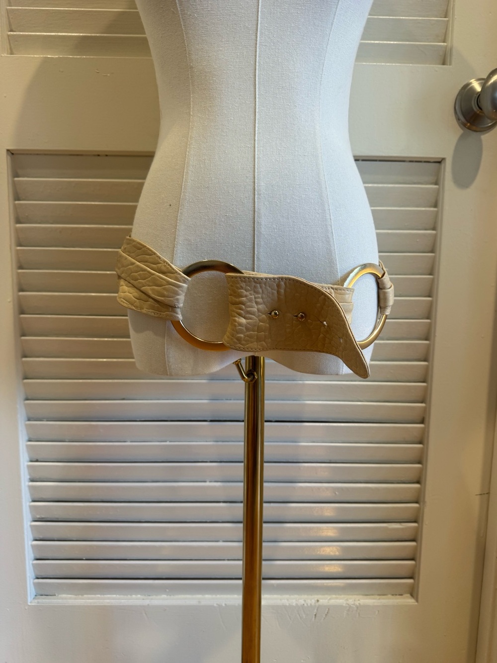 Cream leather belt with gold rings